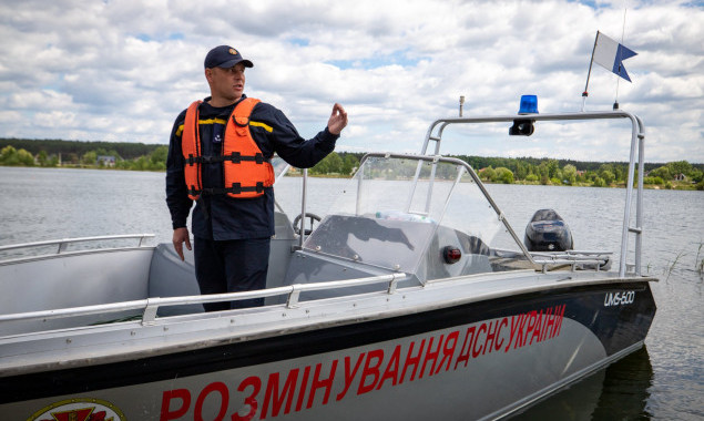 У Києві на період дії воєнного стану заборонили плавати на човнах та катерах