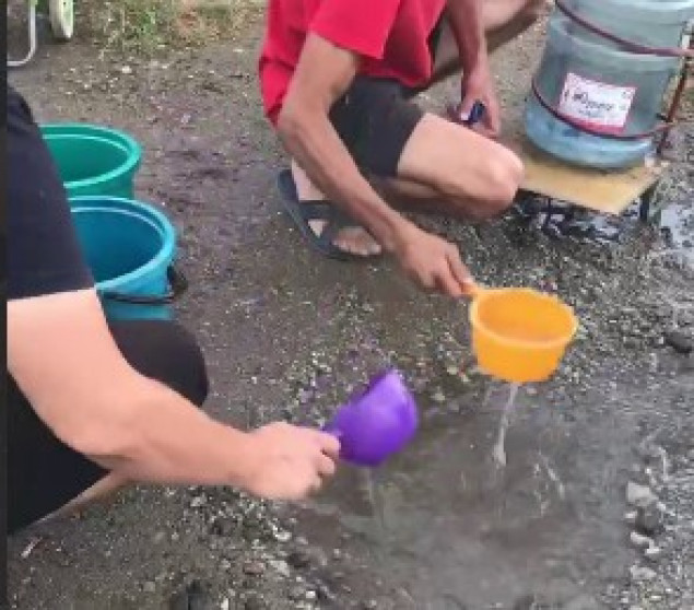 Мешканці тимчасово окупованого Маріуполя продовжують збирати воду з калюж, - Андрющенко (відео)