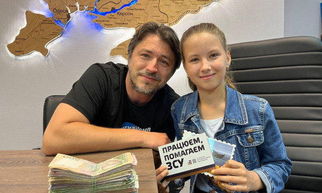 У Києві 10-річна чемпіонка з шашок зібрала 21 тисячу гривень на допомогу українській армії (фото, відео)