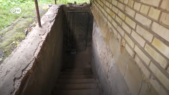 У Бучі в підвалі кемпінгу знайшли ще одну катівню окупантів (відео)