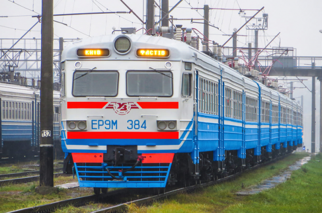 “Укрзалізниця” призначила додаткові приміські поїзди та змінила для деяких поїздів розклад