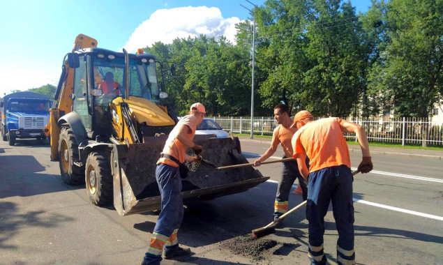 На Харківському шосе у Києві проводяться підготовчі роботи до ремонту