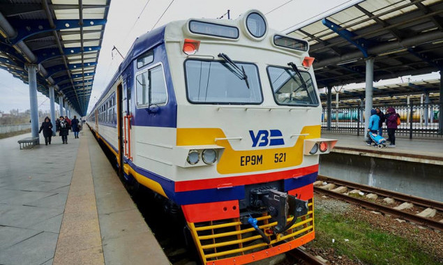 “Укрзалізниця” тимчасово змінила маршрут руху трьох поїздів у Полтаву