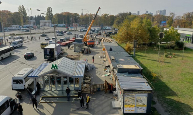 У Києві продовжують демонтаж МАФів, що перешкоджають доступу громадян до укриттів та сховищ (відео)