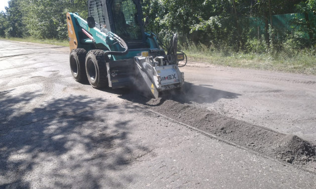 На Київщині триває ліквідація вибоїн дорожнього покриття на дорогах загального користування