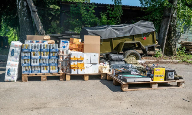 Волонтерський штаб “Українська команда” передав українським воїнам автомобілі та медикаменти - Артур Палатний
