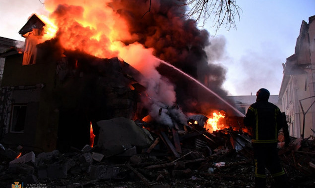 Регіони: ворог обстріляв ракетами Миколаїв, влучили у медзаклади та будинки