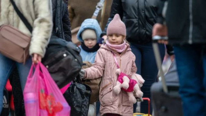 Понад 2,3 млн українських дітей-біженців зараз перебувають за кордоном, - Стефанішина