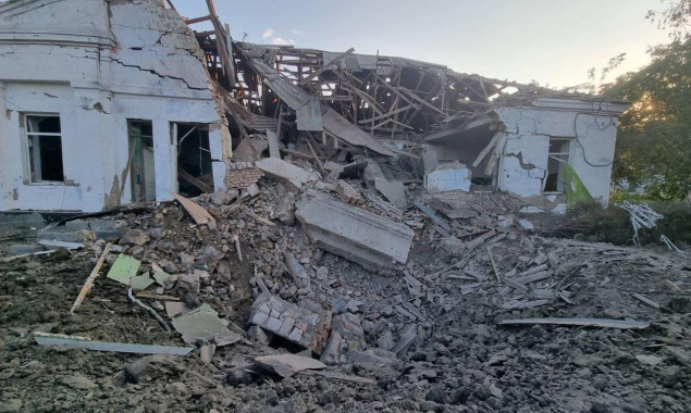 Миколаїв знову обстріляли: зруйновано школу, є поранений