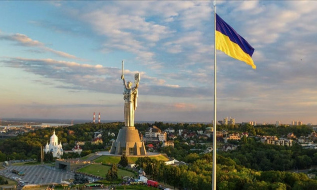 Стали відомі результати опитування про долю герба СРСР на щиті монумента “Батьківщина-Мати” в Києві