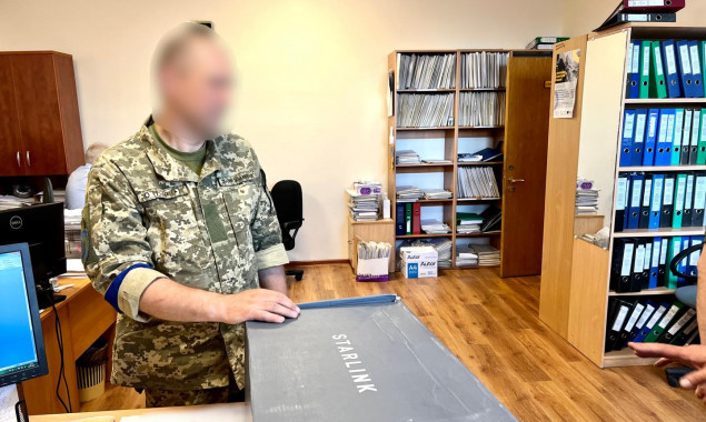 Київські митники виявили у посилці з США систему Starlink та передали її на потреби ЗСУ