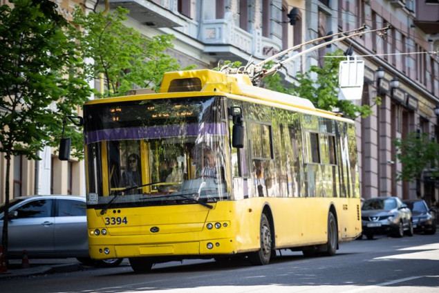 У столиці на вихідних через ліквідацію аварії тепломереж на Лобановского буде змінено маршрут тролейбусів № 42 (схема)