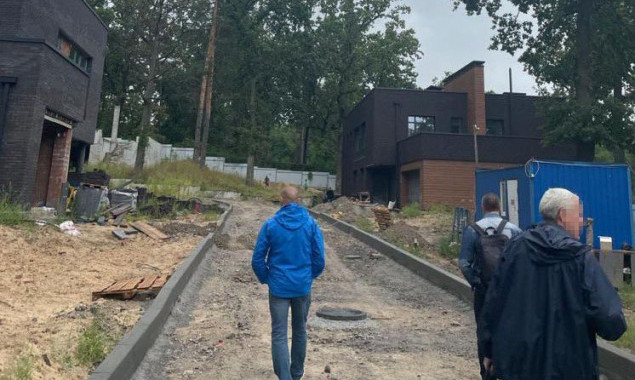 У Пущі-Водиці посадовець намагався заволодіти ділянкою дитячого санаторію для побудови котеджного містечка