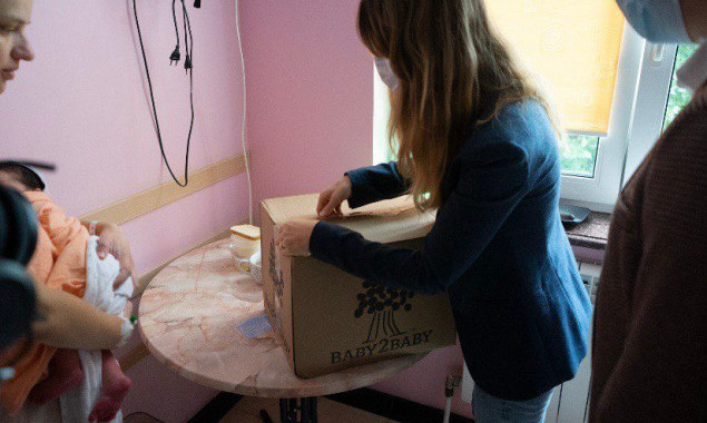 Київський пологовий будинок отримав пакунки малюка від благодійників