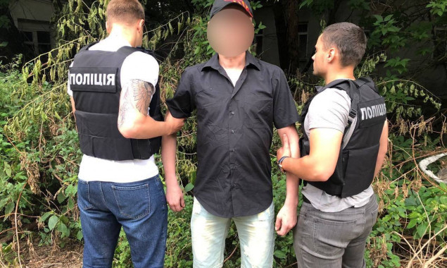 На Київщині затримали підозрюваного у шахрайстві при здачі квартир в оренду