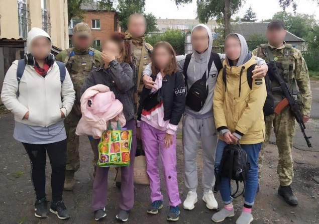 У Куп'янську прикордонники визволили п’ятьох підлітків, яких окупанти утримували в підвалі