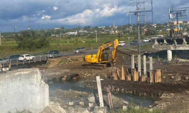 Влада Київщини обіцяє возвести ще одну тимчасову переправу через річку Ірпінь в Гостомелі