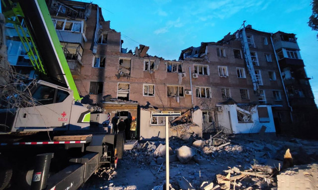 Рашисти знов обстріляли Миколаєв: з-під завалів п'ятиповерхівки дістали дитину, що 7 мешканців шукають рятувальники (фото, відео)