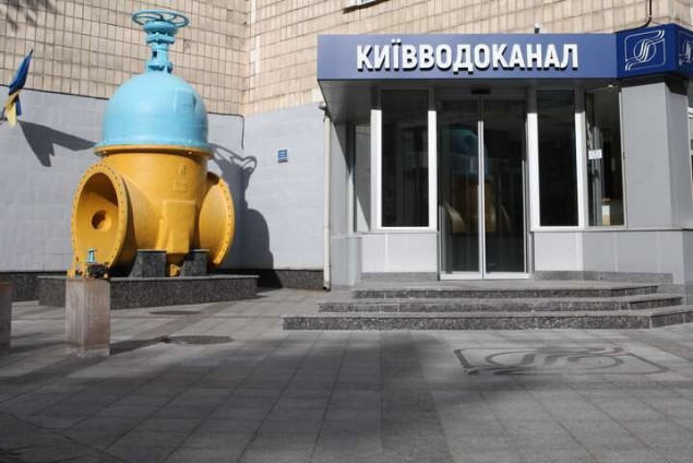 “Київводоканал” витратить майже 1 млн гривень на декоративні пластикові решітки і знаки “Вихід тут”