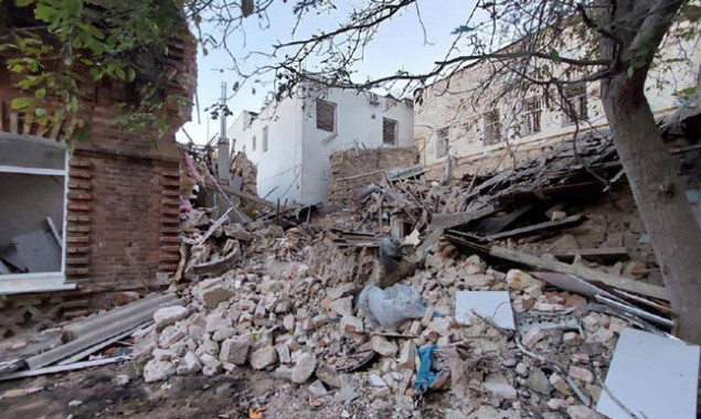 У Миколаєві обстрілами зруйновано житловий будинок, загинула людина
