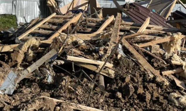 На Обухівщині внаслідок ворожого обстрілу пошкоджено понад 20 житлових будинків (фото)