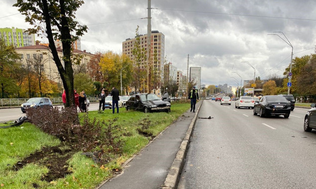 У Києві лихач на авто сбив двох комунальників, один чоловік загинув