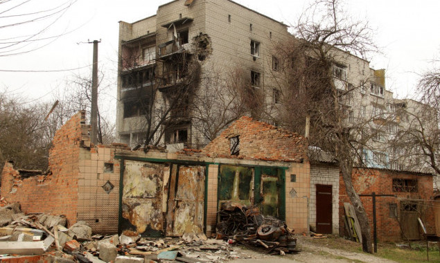 На вивезення з вулиць Макарова решток понівечених росіянами будинків витратять 300 тисяч гривень