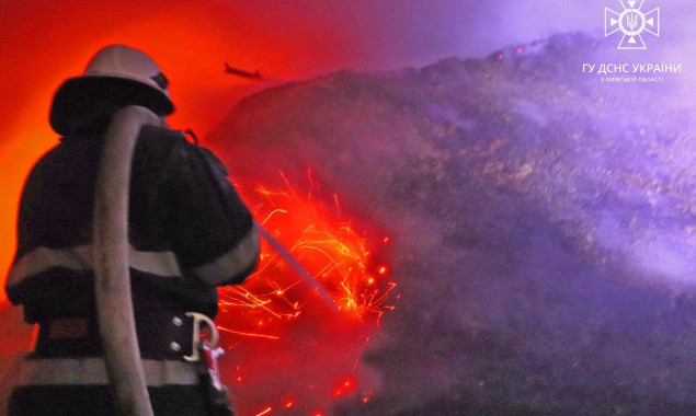 У Броварському районі триває ліквідація масштабної пожежі у складській будівлі, - ДСНС (фото)
