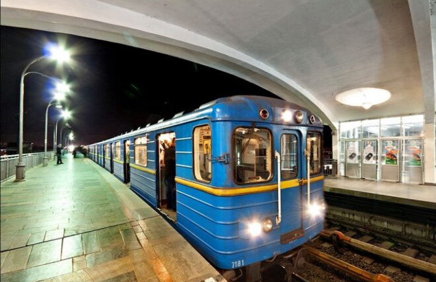 В Києві відновлено рух поїздів на всіх лініях метрополітену
