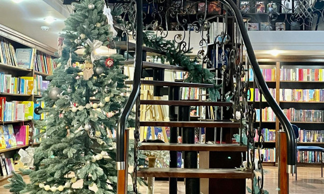 У Києві книгарня закликає долучитись до благодійного проєкту-бібліотеки зі збору книг для літніх людей