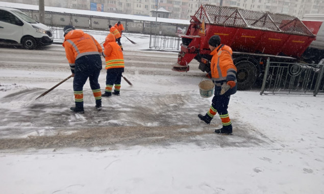 Через снігопад на розчистку доріг вивели майже 5 тисяч столичних комунальників