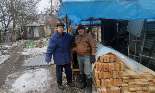 Мешканці Копилова отримали перші будматеріали для відновлення осель