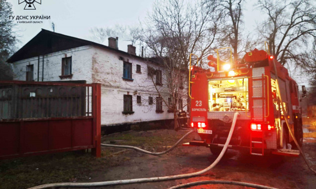 У Борисполі на Київщині під час ліквідації пожежі рятувальники виявили тіло чоловіка