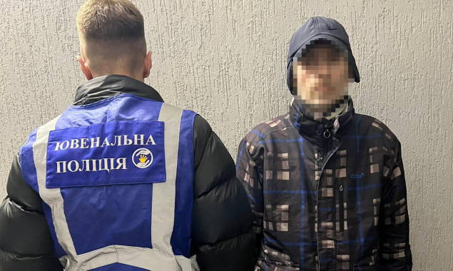 У Києві правоохоронці затримали чоловіка з дитячою порнографією в телефоні