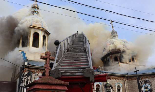 На Бориспільщині палала будівля церкви (фото, відео)