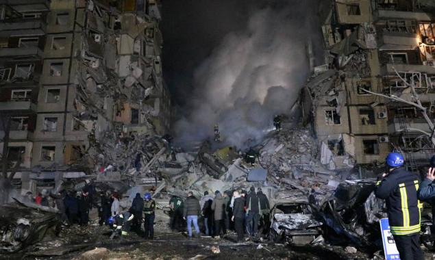 Кількість загиблих внаслідок ракетного удару по житловому будинку у Дніпрі сягнула 35 осіб