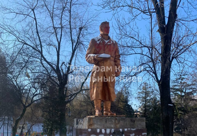 У Києві почали підготовчі роботи для демонтажу пам’ятнику Чкалову