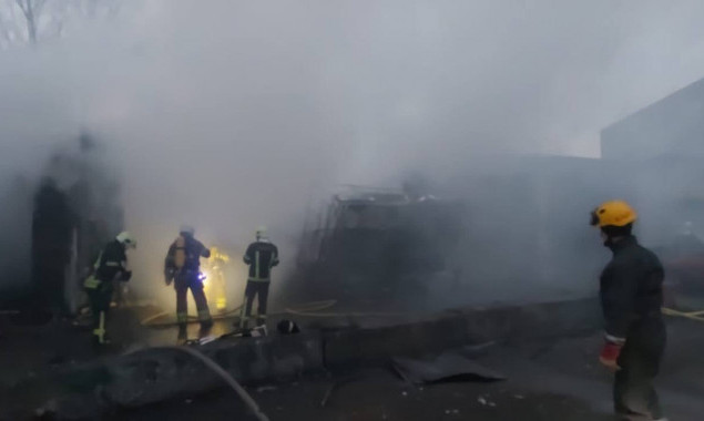 У Солом'янському районі Києва виникла пожежа на складі, - Кличко