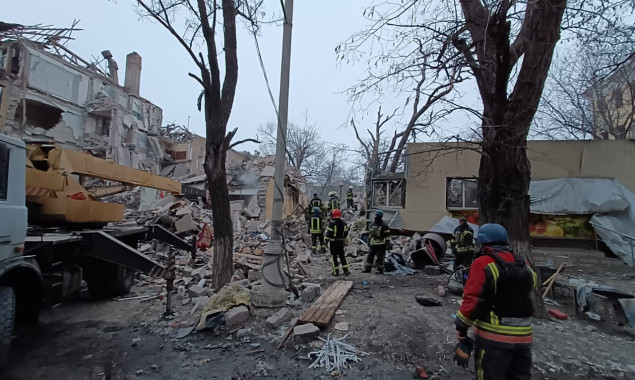 Ворог здійснив ракетний удар по Краматорську: внаслідок обстрілу є загиблі та десятки постраждалих