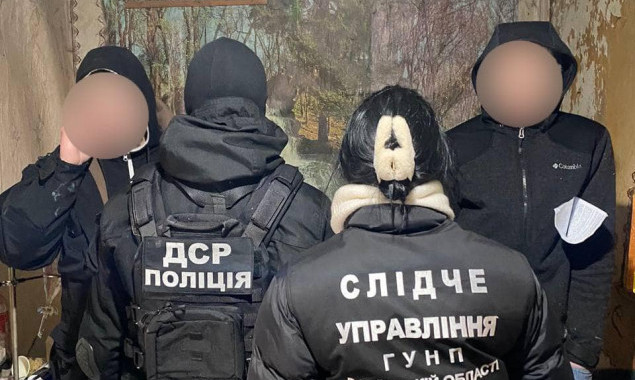 Правоохоронці Київщини ліквідували канал збуту наркотиків та боєприпасів з щомісячним доходом у 2 млн гривень