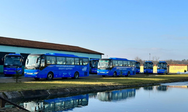 Представництво ВООЗ в Україні передало Міністерству охорони здоров’я 59 автобусів для проведення вакцінації