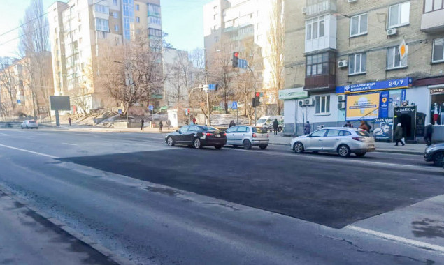 У Києві на вул. Вадима Гетьмана повністю відновили рух транспорту