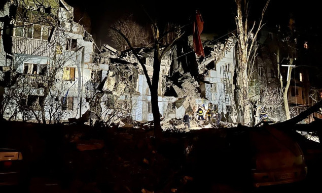Вночі рф здійснила ракетний удар по багатоповерхівці у Запоріжжі, наразі виявили вже трьох загиблих