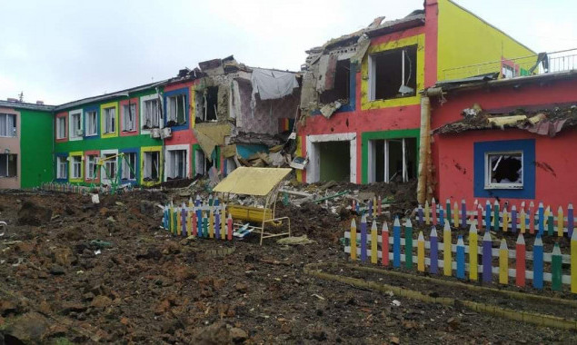 Внаслідок ранкового обстрілу Донецької області було зруйновано дитячий будинок у м. Дружківка (фото, відео)