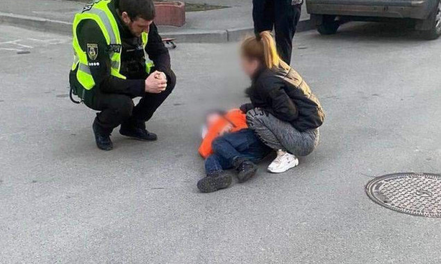 На Київщині правоохоронці розслідують аварію, у якій травмувався маленький хлопчик