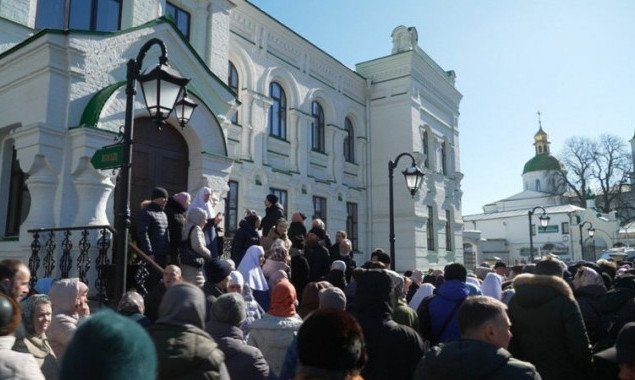 Офіційні особи Мінкультури знов звернулись до поліції через те, що віряни УПЦ перешкоджають їх роботі в Києво-Печерській Лаврі