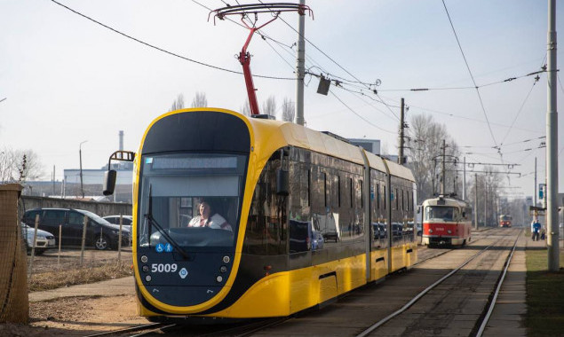 На столичний маршрут з Троєщини на Дарницю випустили нові трамваї українського виробництва