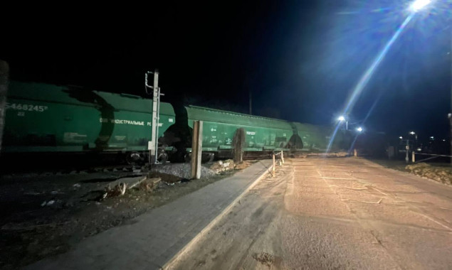 Вчора в Борисполі потяг зійшов з колії, рух транспорту вже відновлено
