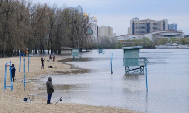 За добу рівень води у Дніпрі в межах Києва впав на понад 16 см, - КМВА