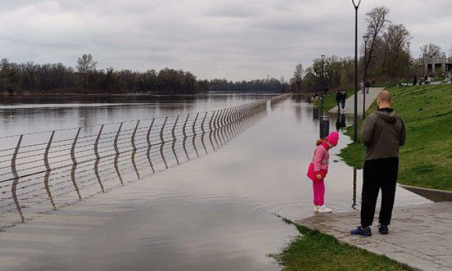 У столиці рівень води річки Дніпро впав на 10 см, – КМВА